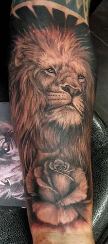 Löwen Portrait mit Rose Black & Grey Tattoo - Oberhausen NRW