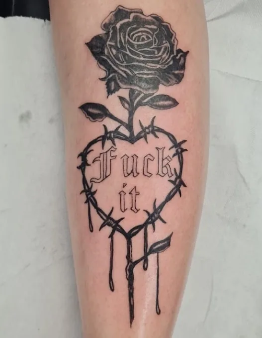 Rose mit Stacheldraht Blackwork Tattoo - Spirit of 666 Oberhausen