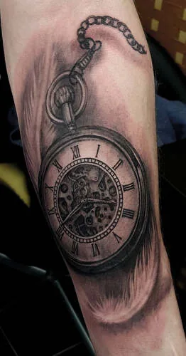 Realistische Taschenuhr Black & Grey Tattoo - Tattoostudio Oberhausen